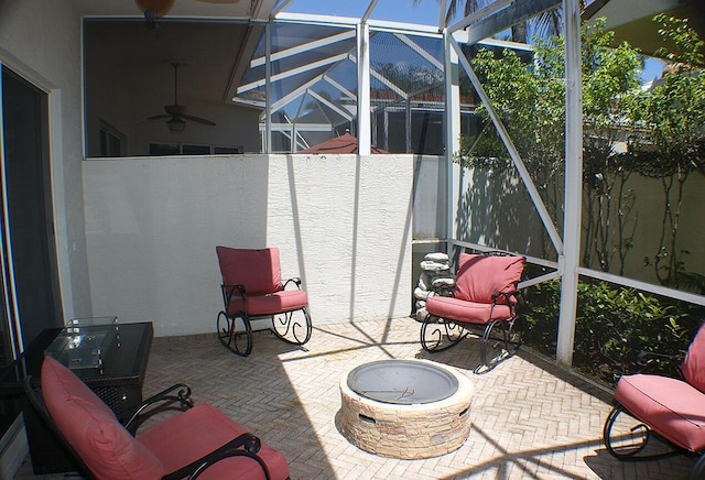 sunroom / solarium with ceiling fan