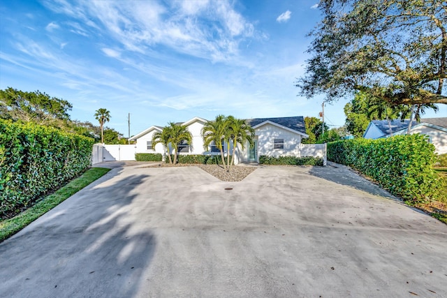 view of front of property