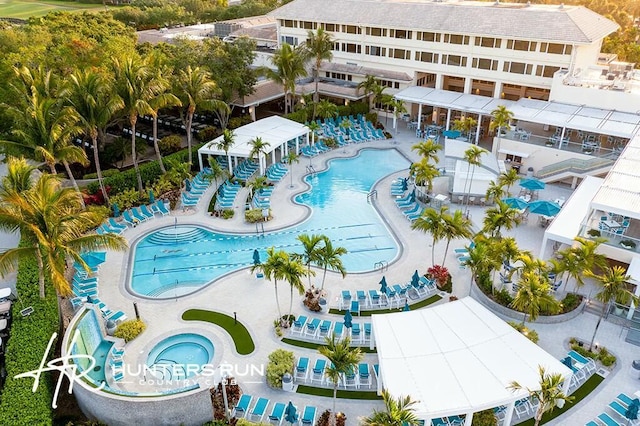 view of pool featuring a jacuzzi and a patio area