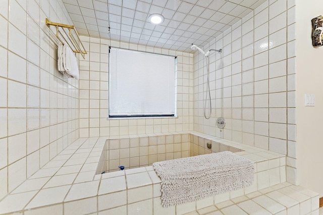 bathroom featuring tiled shower