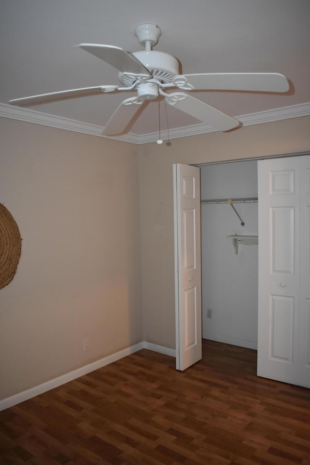 unfurnished bedroom with a closet, ornamental molding, dark hardwood / wood-style floors, and ceiling fan