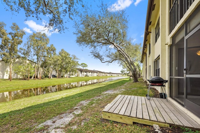 view of yard featuring a water view