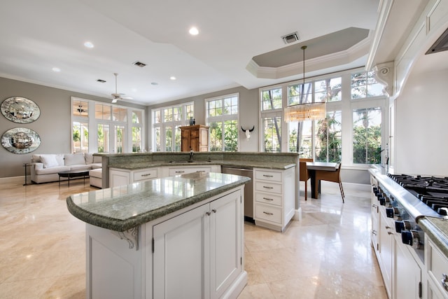 475 NE 4th St, Boca Raton, FL 33432 - kitchen with crown molding, stainless steel appliances, visible vents, and a center island