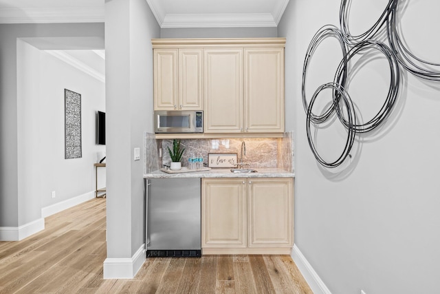 475 NE 4th St, Boca Raton, FL 33432 - indoor wet bar with stainless steel microwave, light wood-style floors, tasteful backsplash, baseboards, and ornamental molding