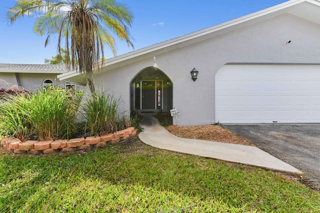 view of front of house featuring a garage and a front yard