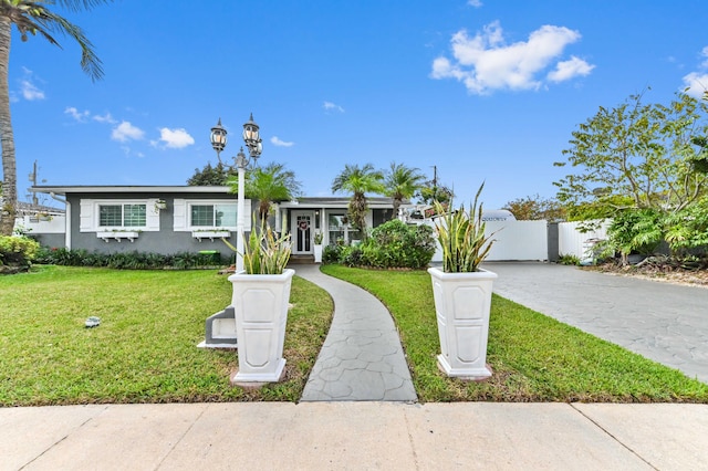 single story home featuring a front lawn