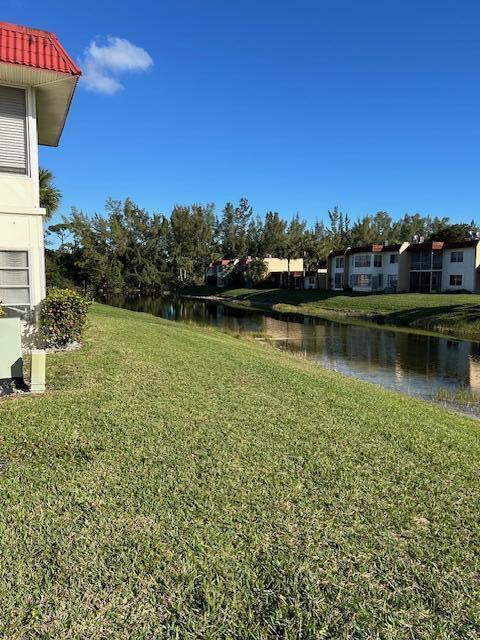 view of yard featuring a water view