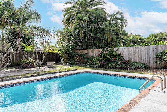 view of swimming pool