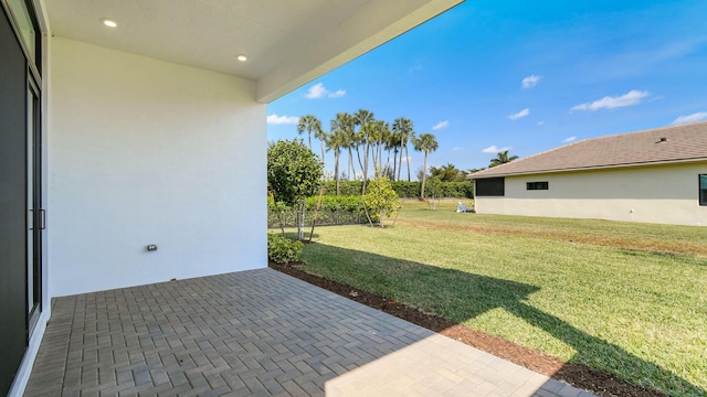 view of yard featuring a patio area