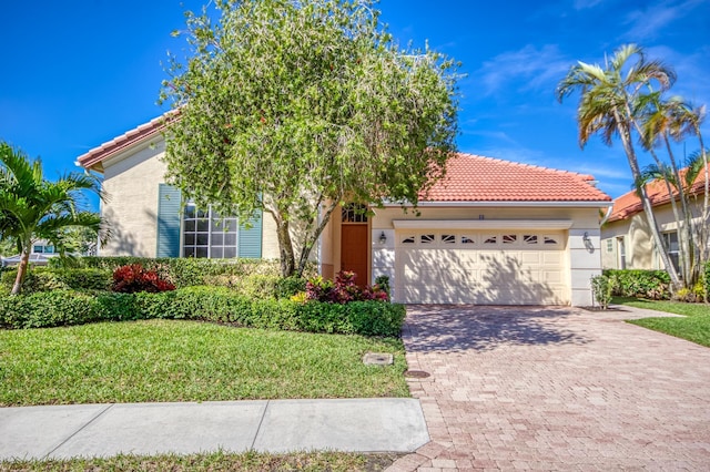 view of front facade featuring a garage and a front yard