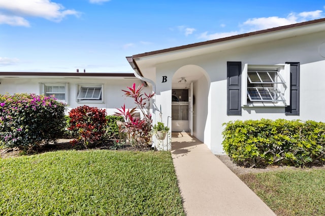 property entrance with a yard