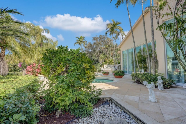 view of yard with a patio and a jacuzzi