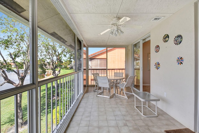 sunroom / solarium with ceiling fan