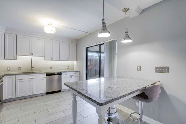 kitchen featuring sink, a breakfast bar area, dishwasher, backsplash, and white cabinets