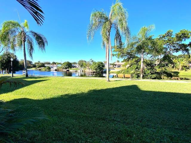 view of yard featuring a water view