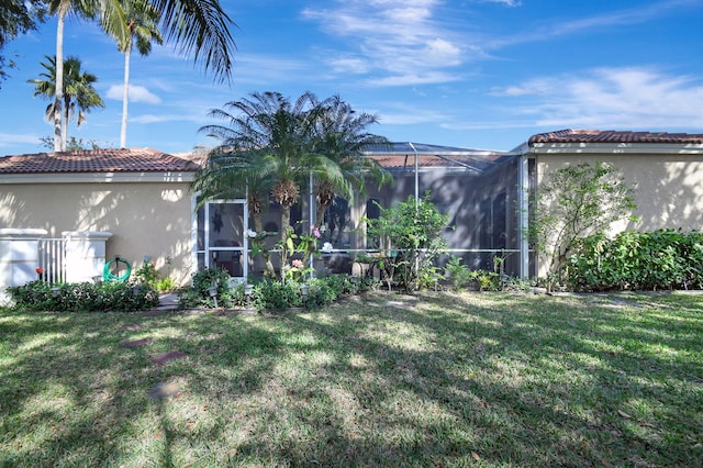 view of yard featuring a lanai