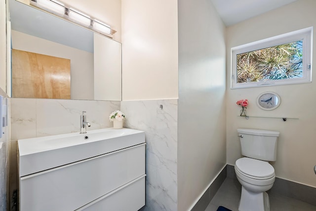 330 Franklin Rd, West Palm Beach, FL 33405 - bathroom featuring vanity, toilet, tile walls, and baseboards