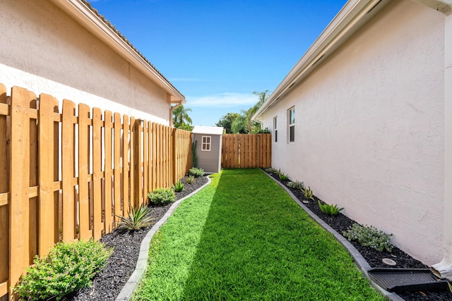 view of yard with a shed