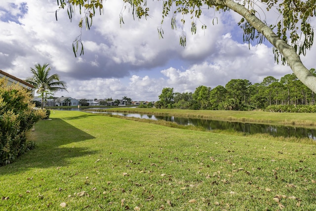 view of yard featuring a water view