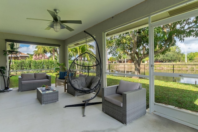 sunroom with ceiling fan