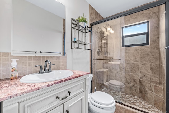 bathroom featuring walk in shower, vanity, toilet, and backsplash