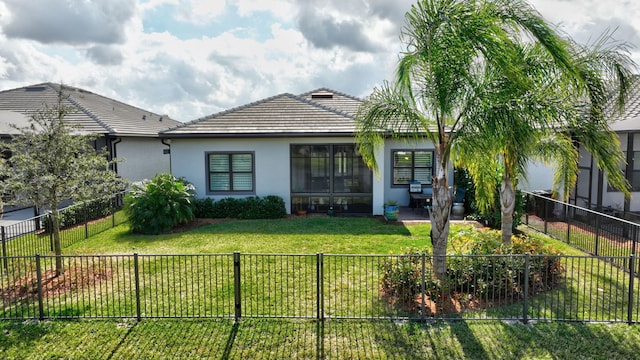 view of front facade with a front yard