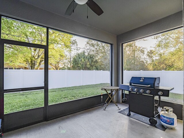 laundry room featuring light tile patterned floors and washing machine and dryer