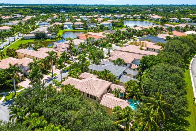 view of home's community featuring a yard