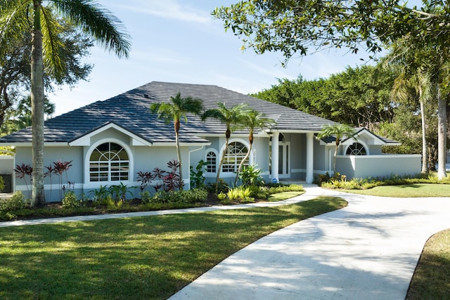 ranch-style house featuring a front lawn