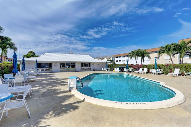 view of swimming pool featuring a patio