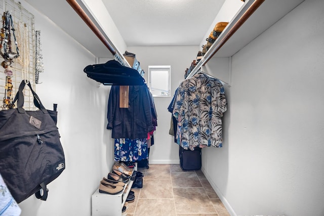 spacious closet featuring light tile patterned floors