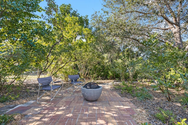 view of patio with an outdoor fire pit