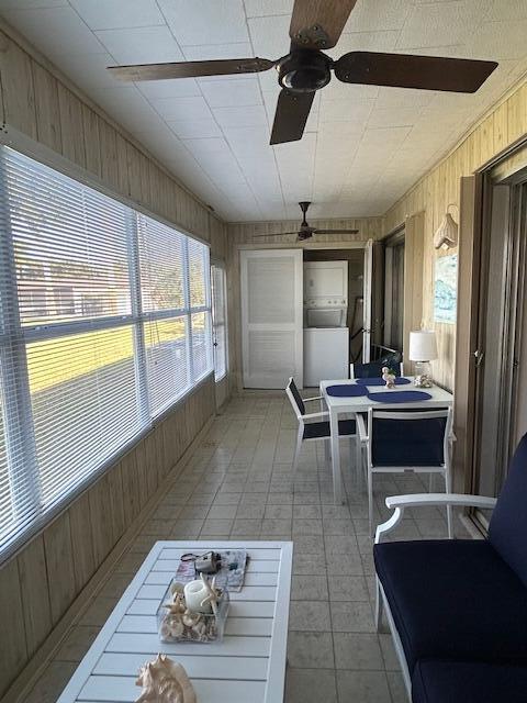 sunroom featuring ceiling fan