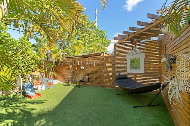 view of yard featuring a pergola