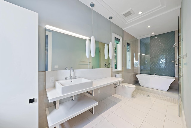 177 Commodore Dr, Jupiter, FL 33477 - full bathroom featuring tile patterned flooring, toilet, a sink, a tile shower, and a freestanding tub