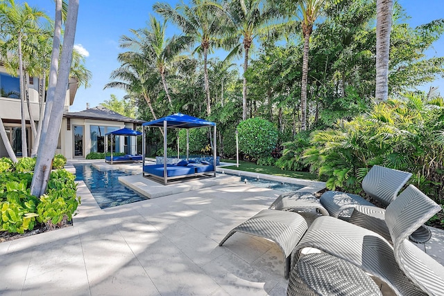 177 Commodore Dr, Jupiter, FL 33477 - swimming pool with a patio