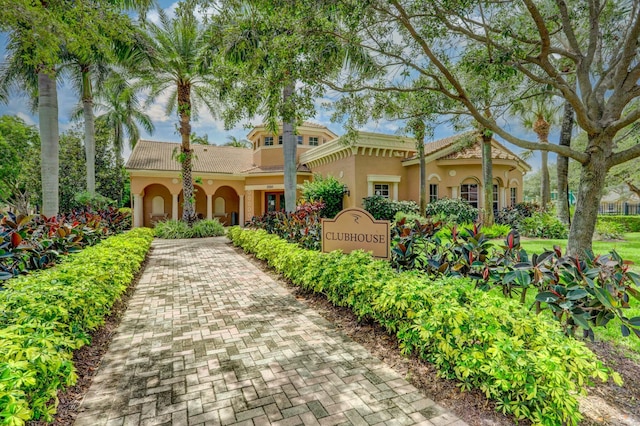 view of mediterranean / spanish-style home