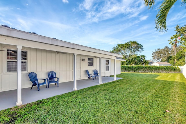 view of yard featuring a patio area