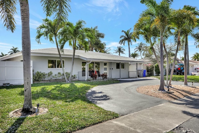 ranch-style house featuring a front lawn