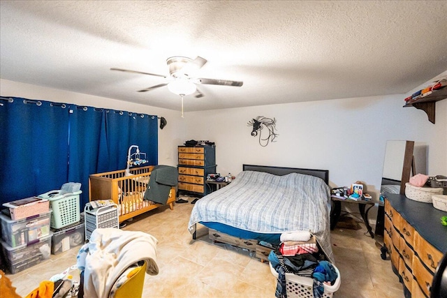 bedroom featuring ceiling fan and a textured ceiling