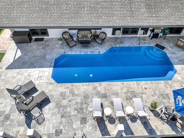 view of swimming pool