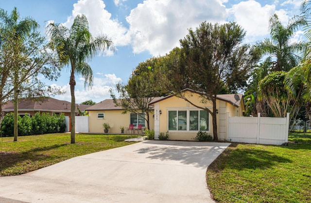 ranch-style home featuring a front yard