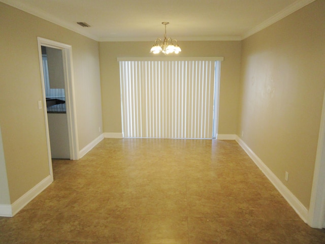 spare room featuring ornamental molding and a notable chandelier