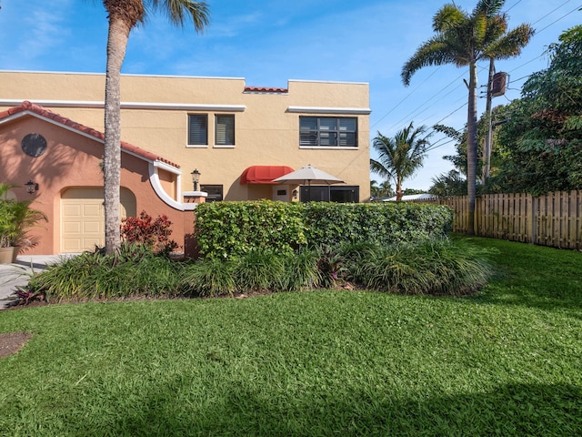 view of front of house featuring a garage and a front yard