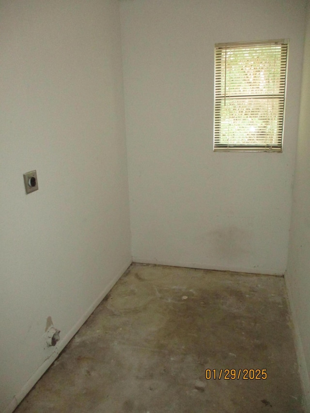 spare room featuring concrete flooring