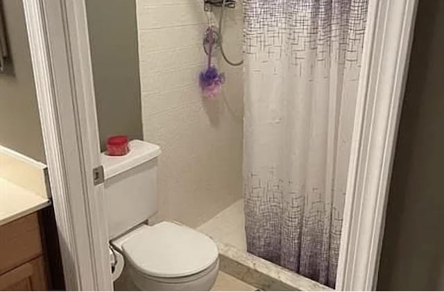 bathroom with vanity, toilet, and a shower with curtain