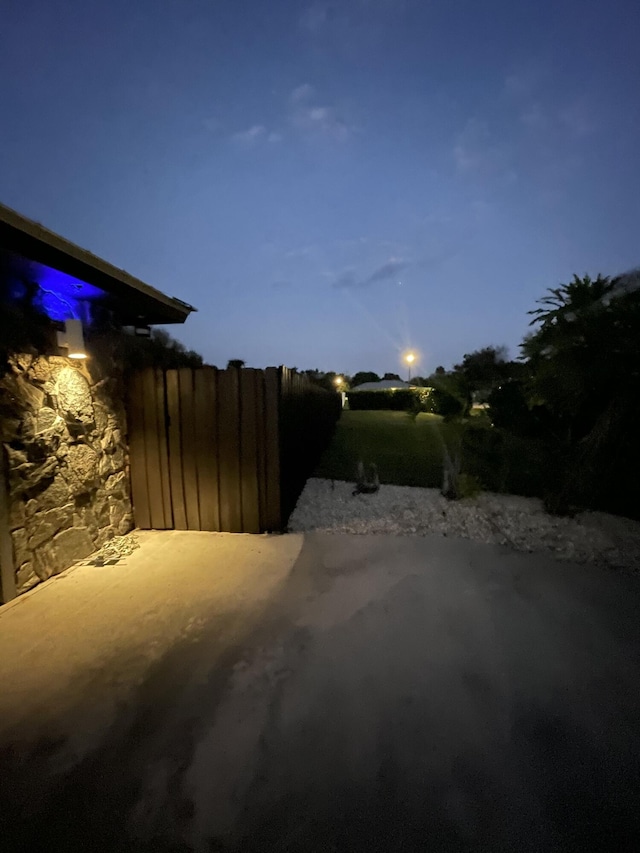 view of yard at dusk