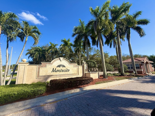 view of community / neighborhood sign