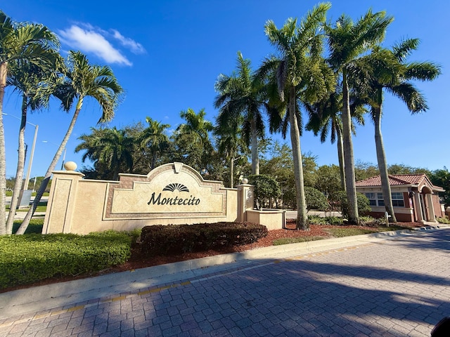 view of community / neighborhood sign