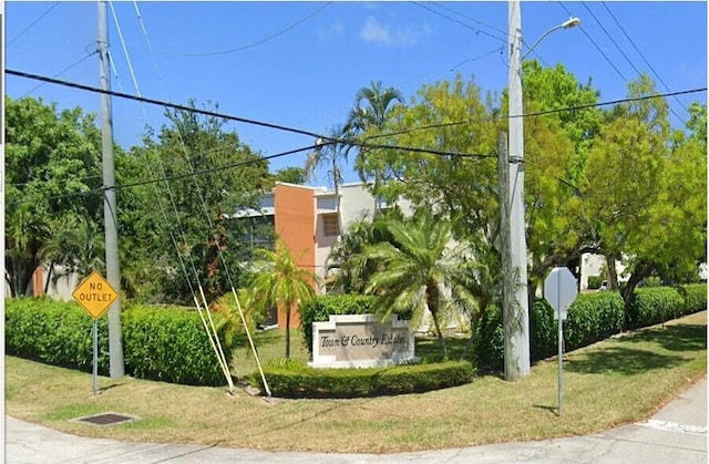 exterior space with a yard